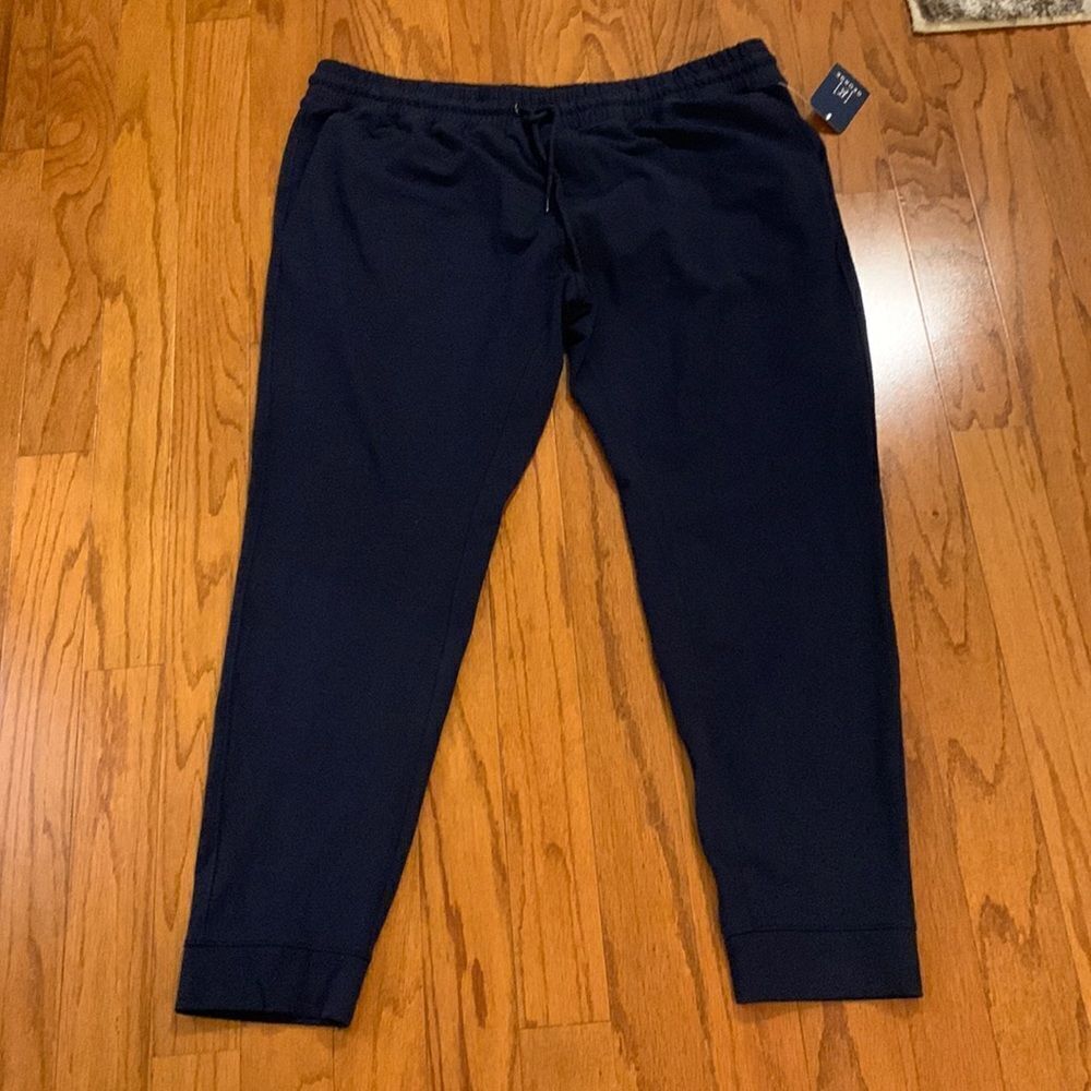 George size 2XL joggers with drawstring waist and front/back pockets.  NWT